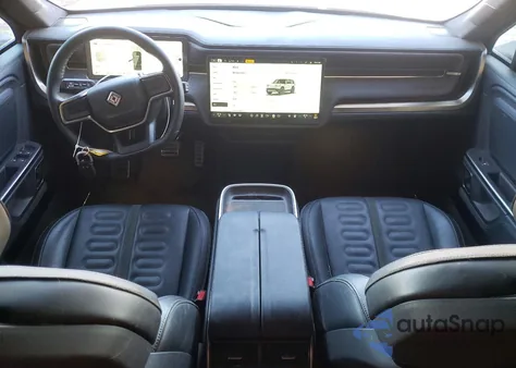 2024 Rivian R1S Adventure z USA, uszkodzony, nr VIN 7PDSGCBA6RN041687